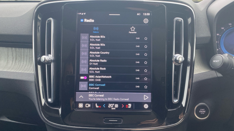 Volvo XC40 2.0 B4P Ultra Dark 5dr Auto Petrol Estate